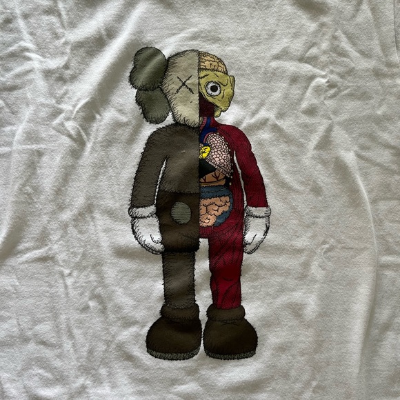 Uniqlo x KAWS T-Shirt - Picture 3 of 3